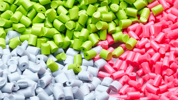 Coperion plastics masterbatch green grey pink