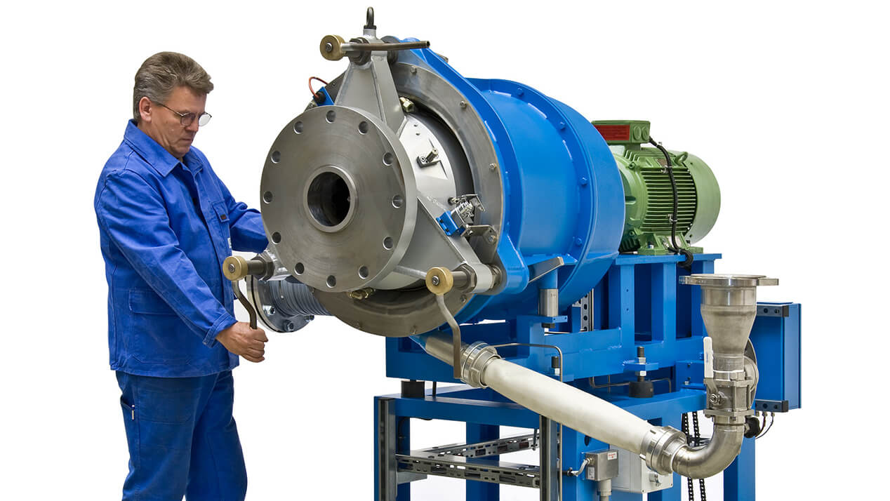 Coperion engineer working on water-ring pelletizer WGR