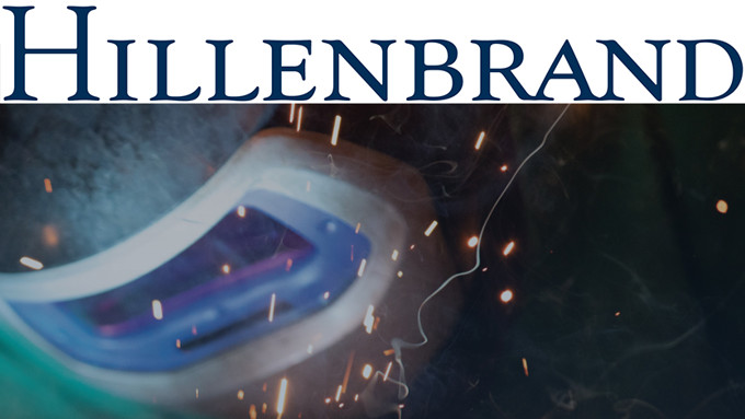 Schweißer mit Hillenbrand Logo